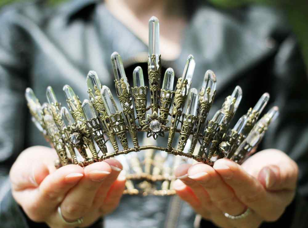 http://www.elementalchild.com/cdn/shop/files/crystal-crowns-elementalchild-crown-queen-of-swords-crown-brass-33358292648125.jpg?v=1684493824